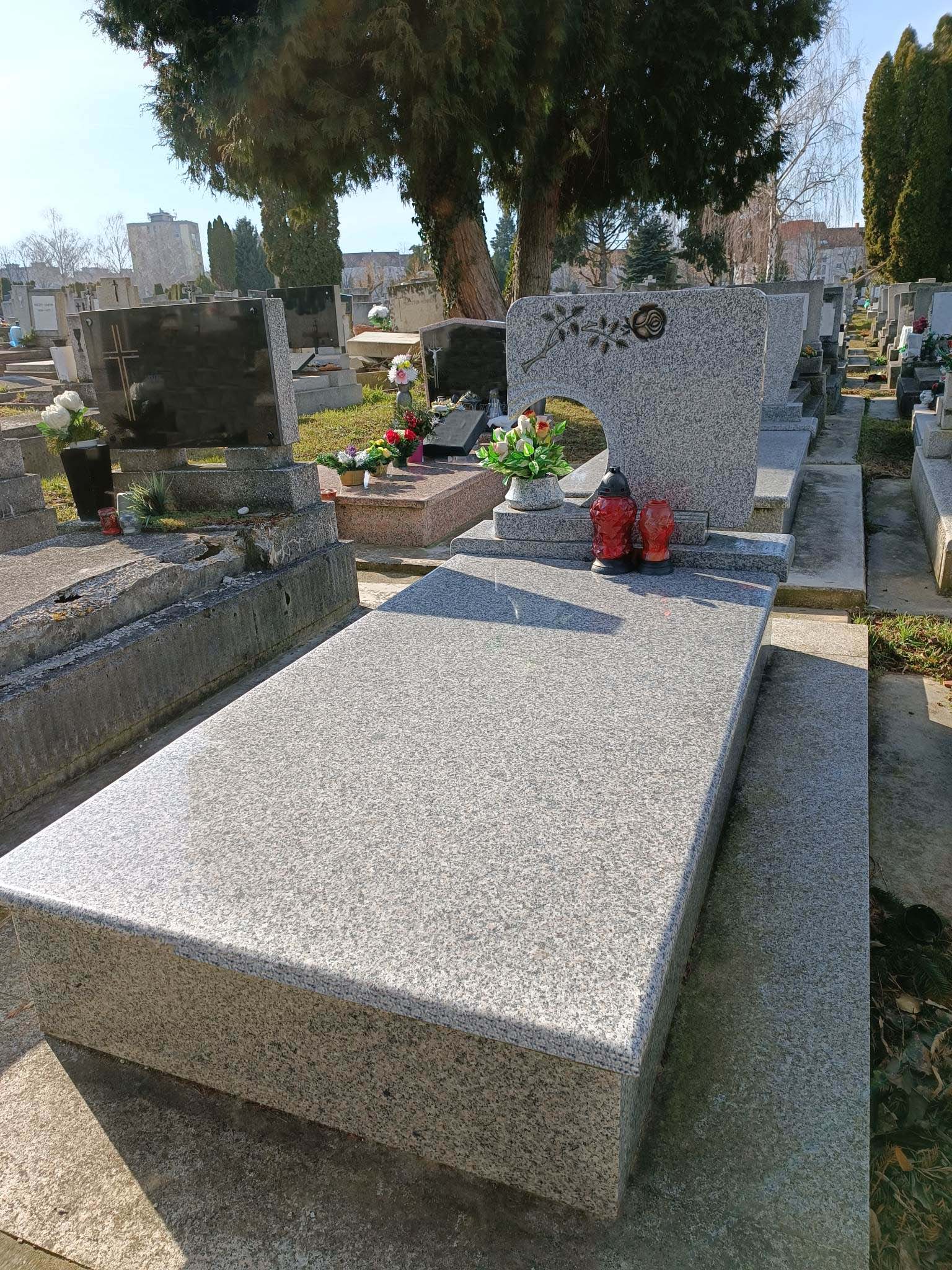 Síremlék – Egyszemélyes síremlék – Gránit